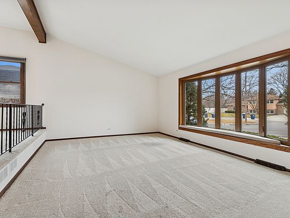 4th image of 43 Inner Circle Dr