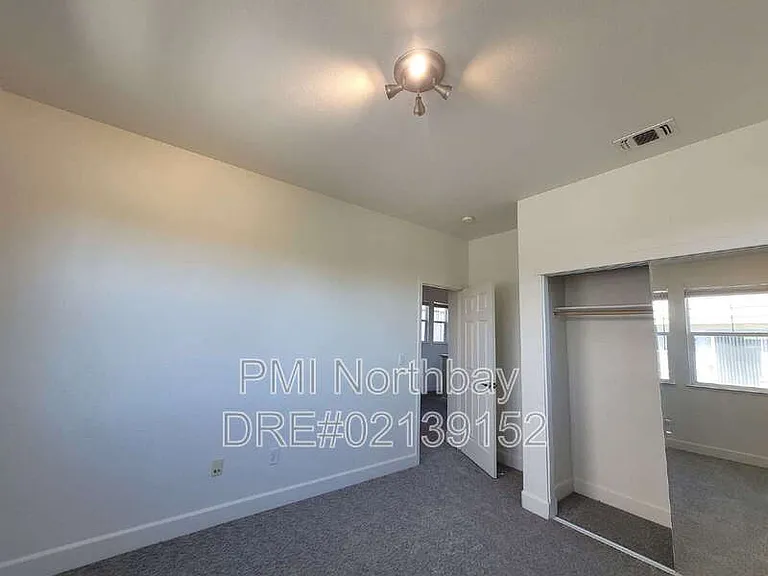 481 Lexington Dr — Photo 10