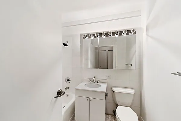 Rented by Nest Seekers International | media 32