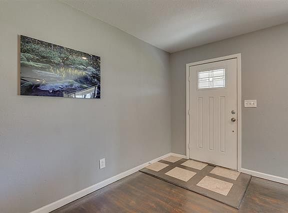 3rd image of 3725 Scranton Dr