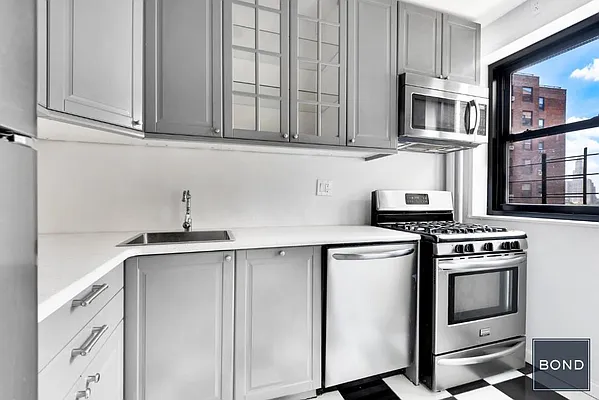 Sold by Bond New York | media 11