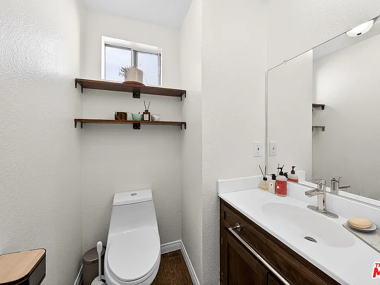 9034 Willis Ave #14 — Photo 10
