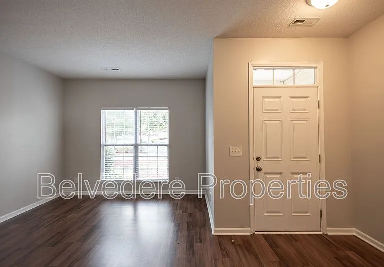 1922 Munn Cir — Photo 4