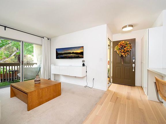 4th image of 432 Edgehill Ln Unit 32