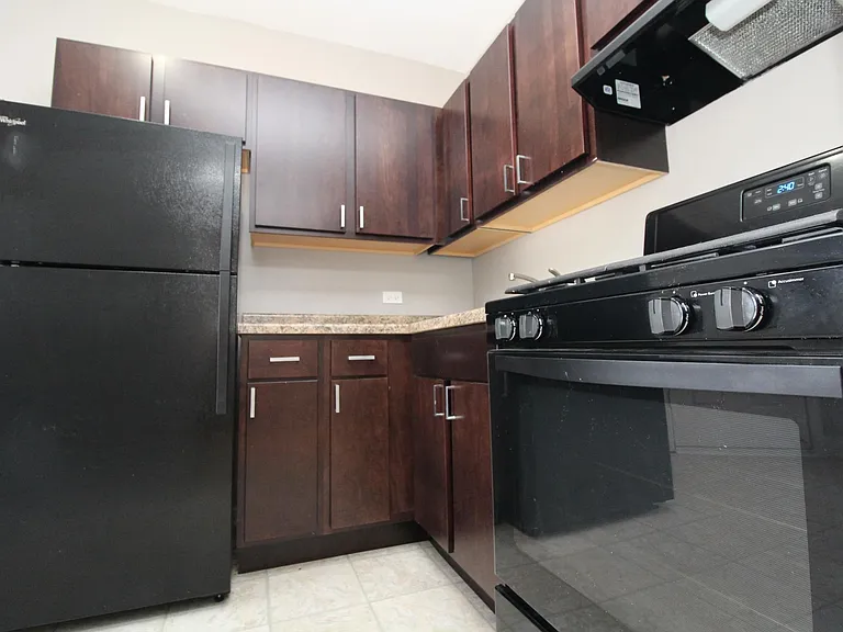 1342.5 W Argyle St #2E — Photo 2