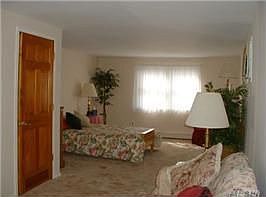 4th image of 15 Park Cir W