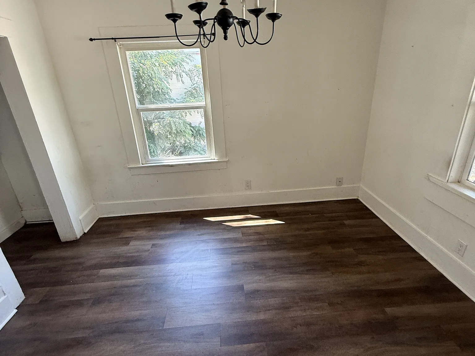 3 bed, 1.0 bath, 1277 sqft, $1,500 — Photo 2