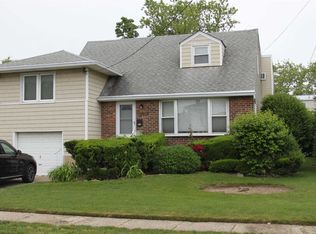 3447 5th St, Oceanside, NY 11572