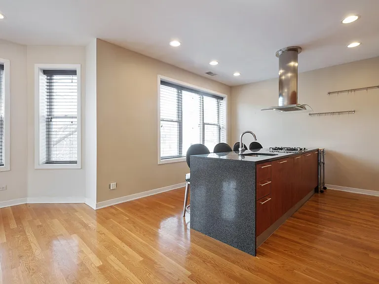 1655 N Fairfield Ave #301 — Photo 4