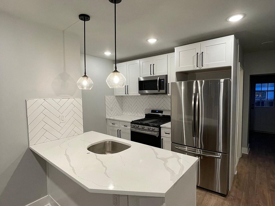 Kitchen with breakfast bar!