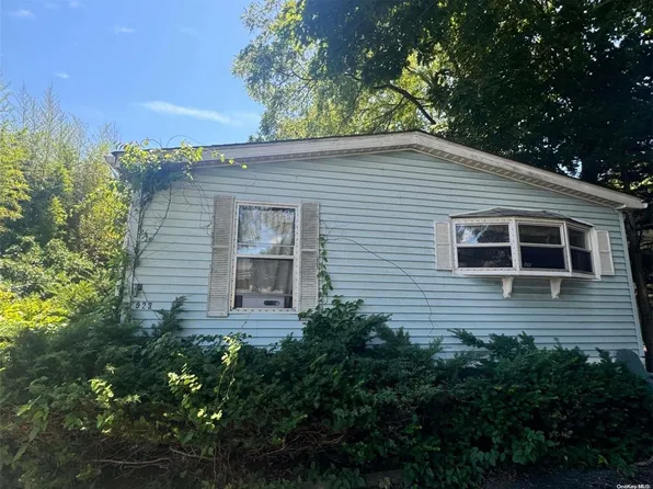 923 E Main Street, Riverhead, NY 11901