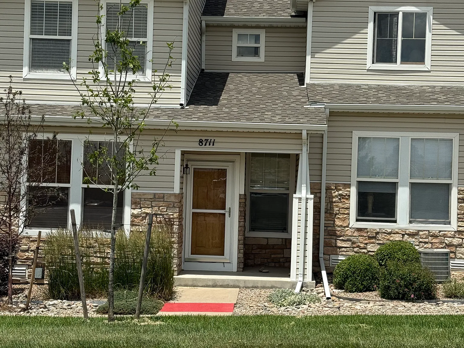 2 bed, 2.5 bath, 1396 sqft, $2,100 — Photo 1