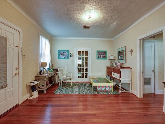 3rd image of 242 Metairie Heights Ave