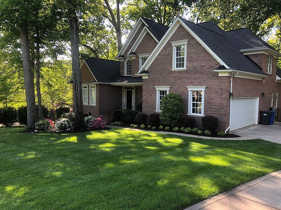 1st image of 140 English Ivy Ln