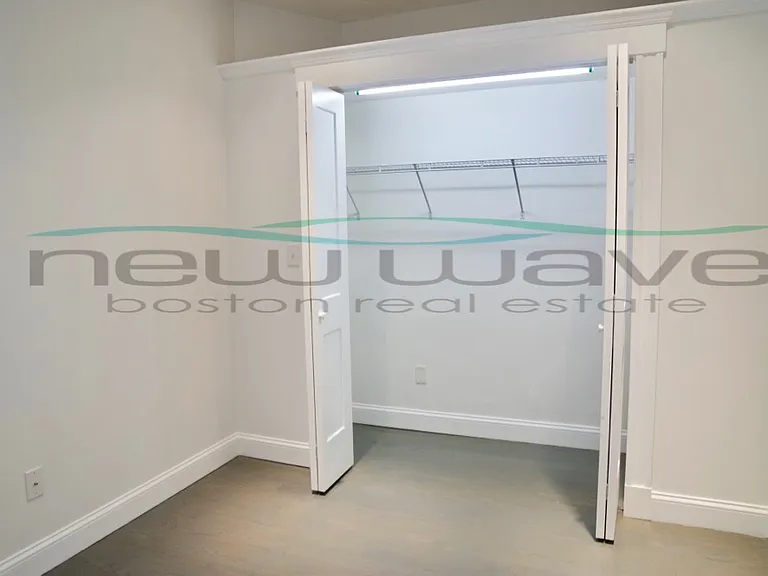 102 Queensberry St #18 — Photo 9