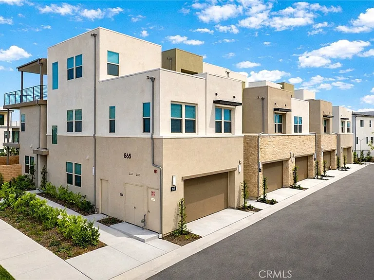 885 Poppy Ct — Photo 1