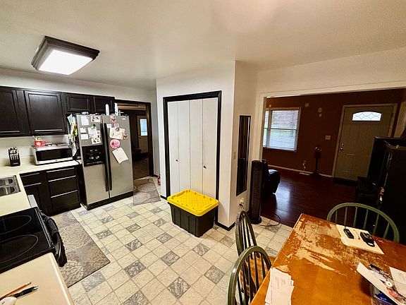 4th image of 1115 Plum St