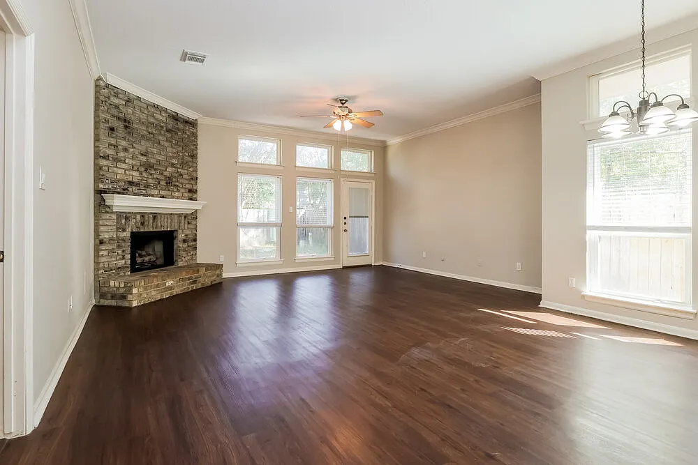 3 bed, 2.0 bath, 1496 sqft, $1,870 — Photo 3