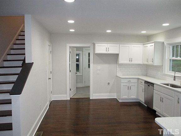 3rd image of 218 N Briggs Ave