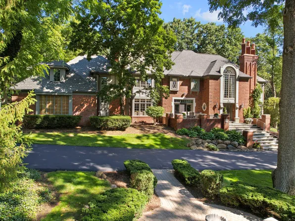 25450 Franklin Park Dr, Franklin, MI 48025