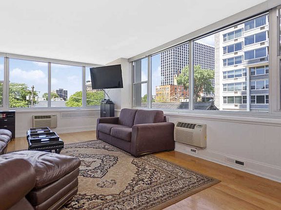3rd image of 4250 N Marine Dr APT 315
