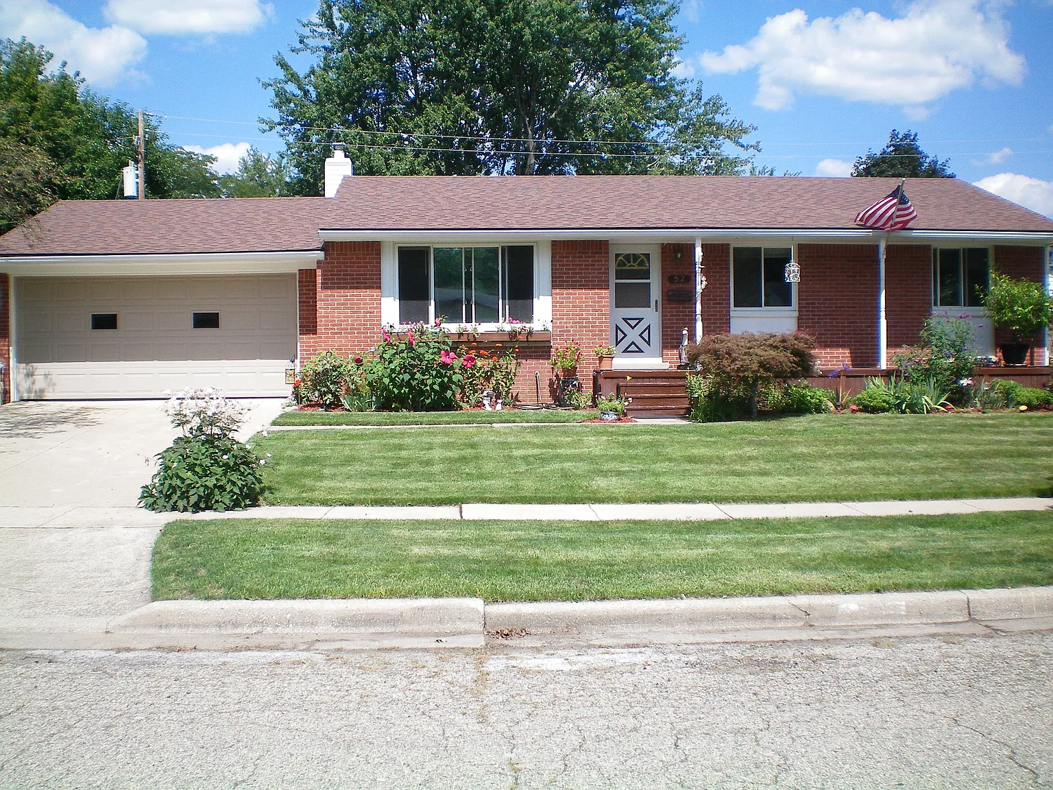 52 W Braman Ave photo 1