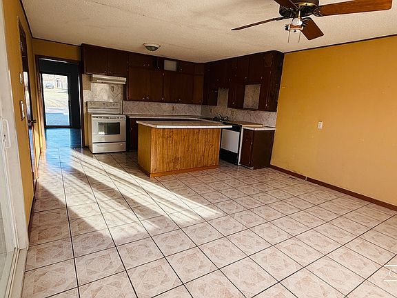 4th image of 1303 9th Ave