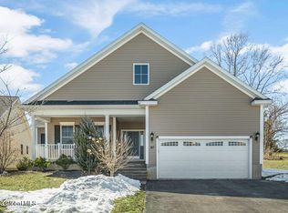 97 Waverly Cir, Watervliet, NY 12189