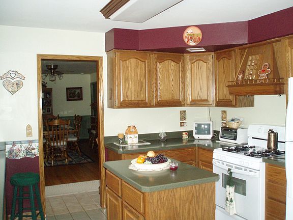 3rd image of 107 Woodland Ave