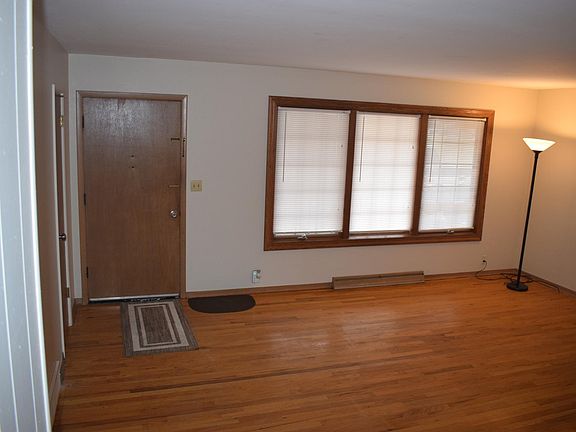2nd image of 28 Parklane Cir