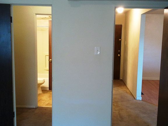 3rd image of 7230 Southwest Ave APT 15