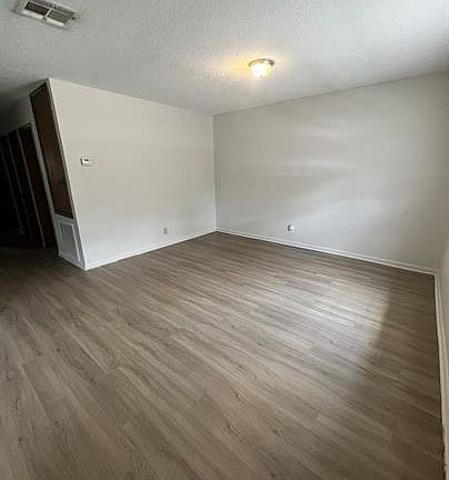 3rd image of 218 Victoria Dr APT 8A