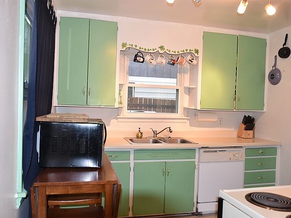 4th image of 708 E Hoffman Ave