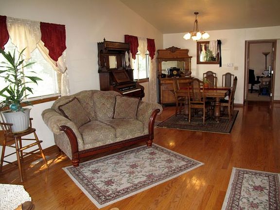 2nd image of 15249 Lakeview Dr
