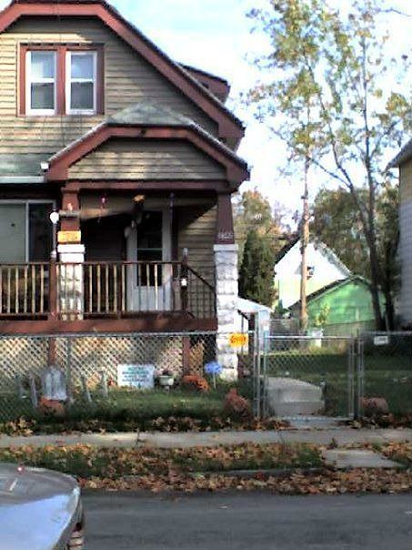 This is just the Duplex in front there is also a cottage