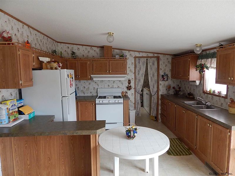 4th image of 121 W LYKERS Road