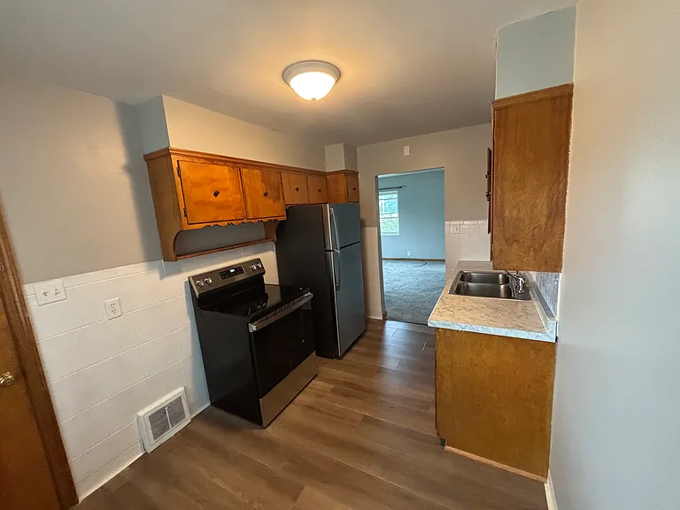 564 E Paige Ave #564 — Photo 2