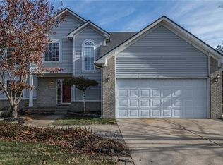 464 Pineland Trl, Waterford, MI 48327