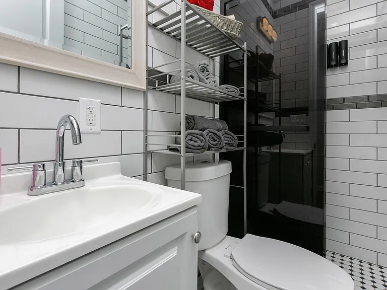6901 Myrtle Ave #2REAR — Photo 10