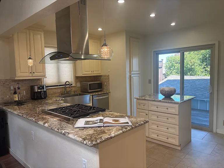 2044 Monroe Ave — Photo 18