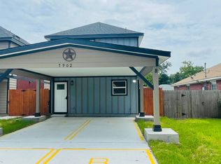 7902 Shotwell St #B, Houston, TX 77016