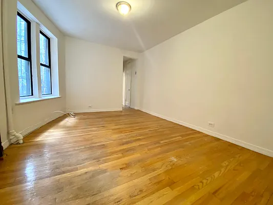 Rented by Lang Realty LLC | media 4