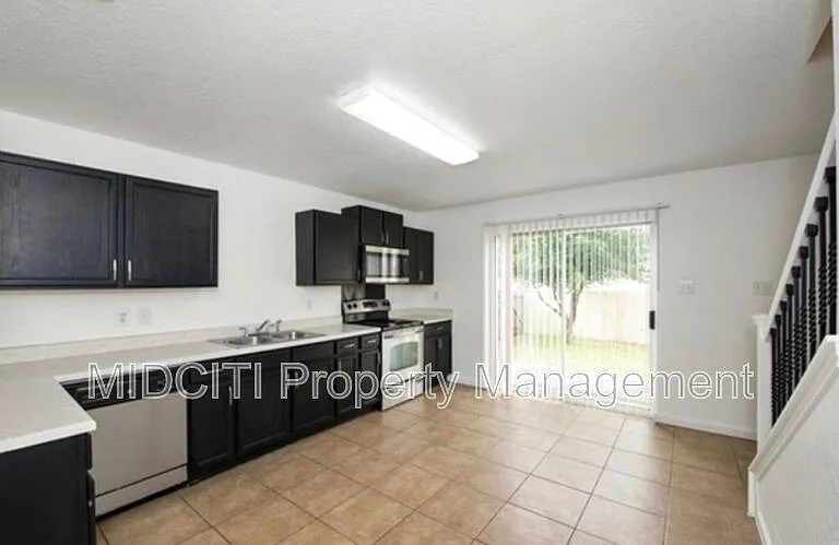9739 Chelsea Cir — Photo 4
