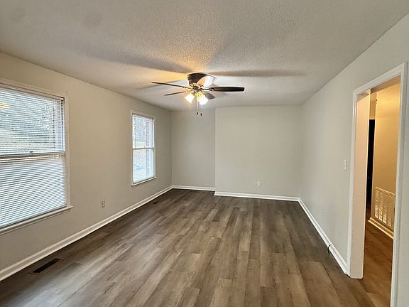 2nd image of 2206 Country Club Ln APT B