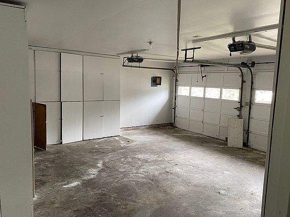 2nd image of 805 China St