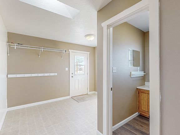 3rd image of 3 Indian Wells Ln