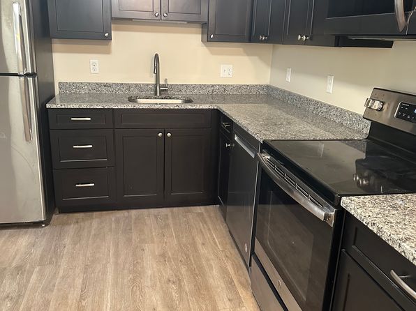 54 Longmeadow Rd, Taunton, MA