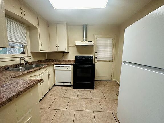 2nd image of 322 W 42nd St Unit 322