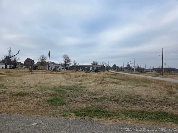 106 W Chestnut Ave, Barnsdall, OK 74002