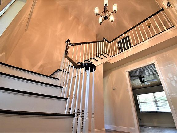 3rd image of 3133 Ventura Dr